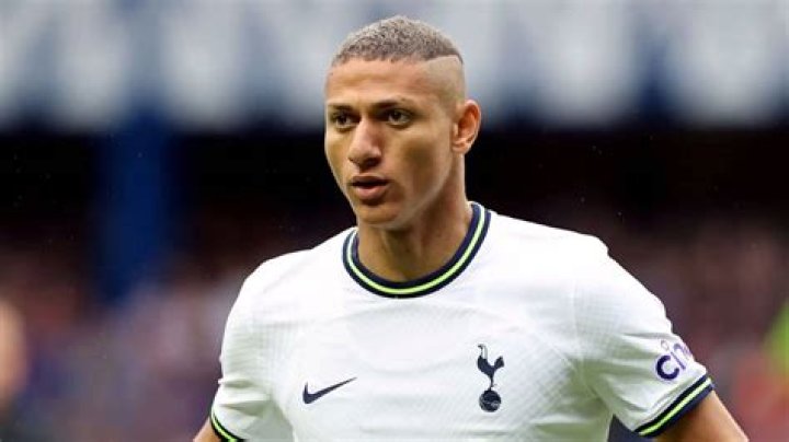 Who is model Amanda Araujo girlfriend of Richarlison, bio, age, nationality and Instagram
